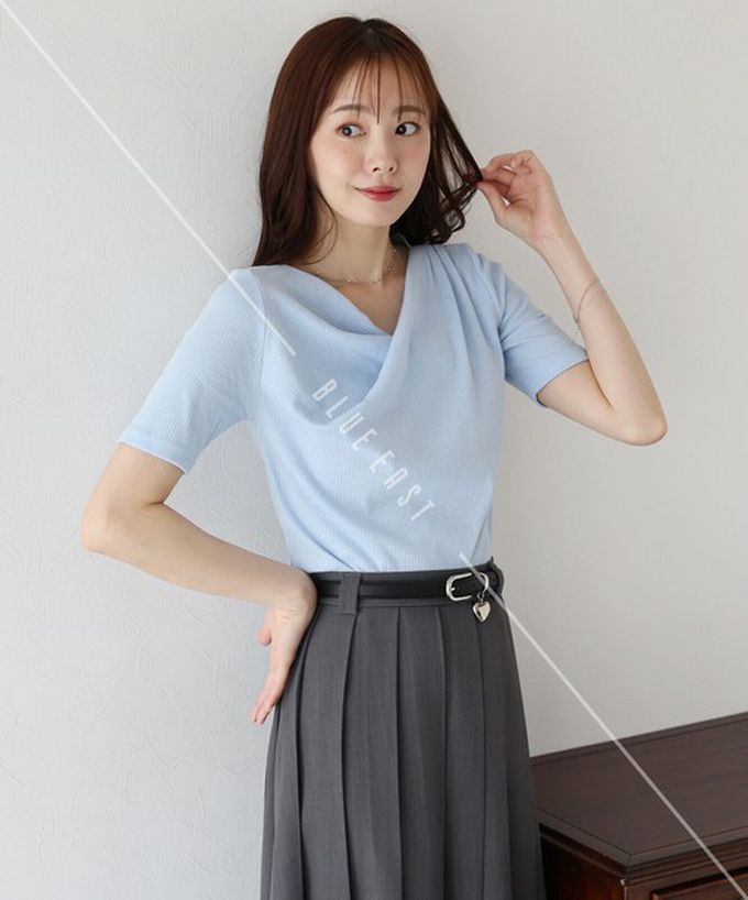 日本 BLUE EAST - 美型羅紋皺摺V領短袖上衣-水藍