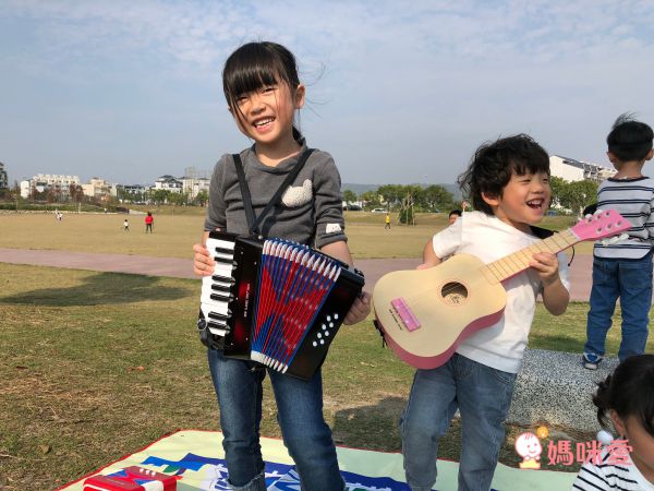 荷蘭 New Classic Toys - 幼兒手風琴玩具-活力紅