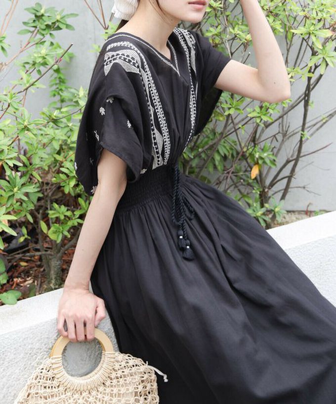 日本 Bab - 100%印度棉 素雅刺繡收腰短袖洋裝-象牙白