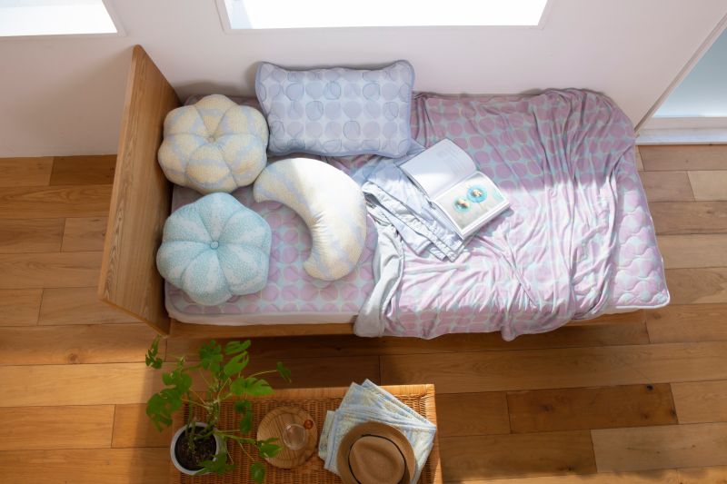 日本小泉 - 節電對策 接觸涼感薄被/蓋毯-清爽點點-質感灰 (140x190cm)