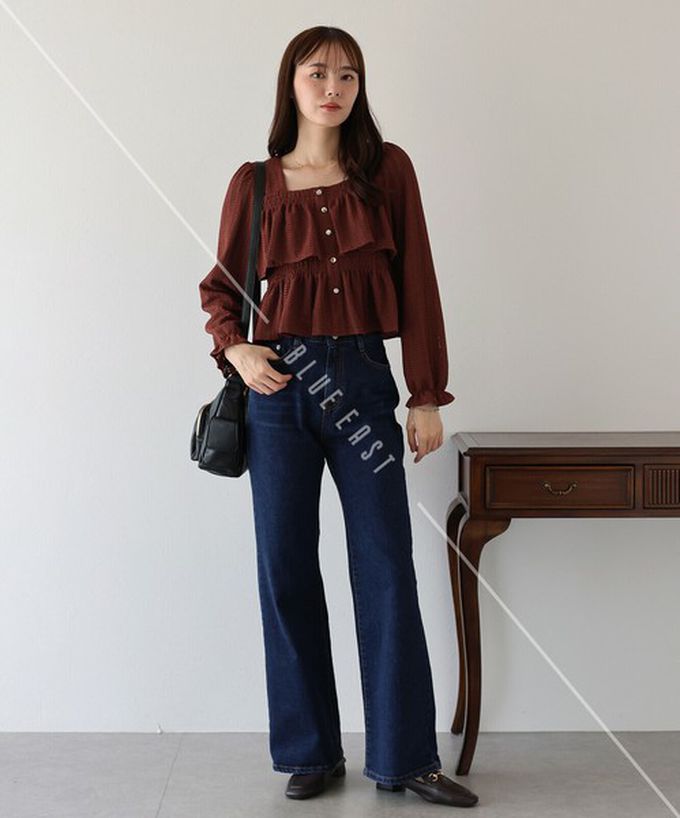 日本 BLUE EAST - 都會方領飄逸緹花層次長袖上衣-象牙白