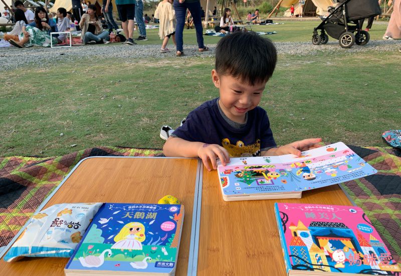 1歲就能玩【按壓音樂繪本】收錄經典聖誕樂曲、感受佳節氣氛！