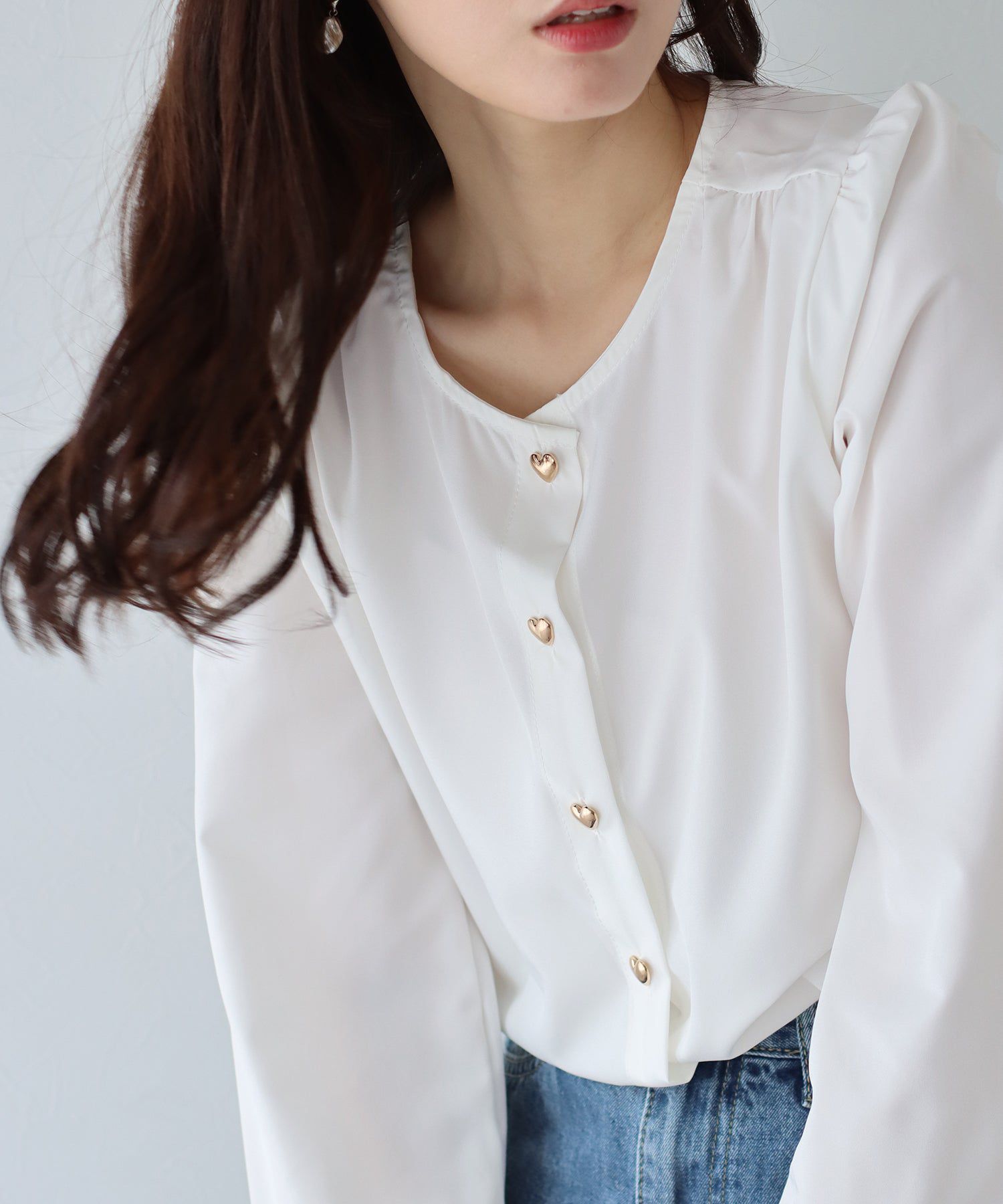 日本 BLUE EAST - 圓領金色愛心長袖襯衫-卡其