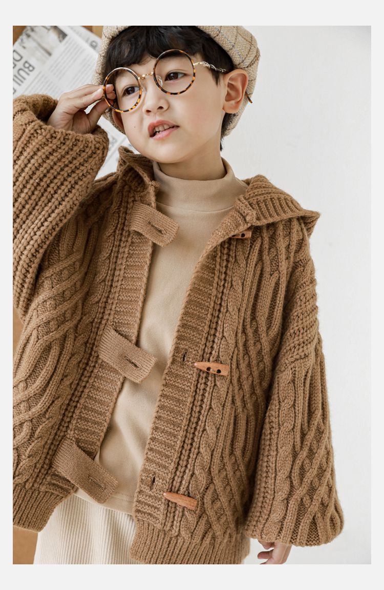 TONGMO - 復古木釦麻花編織連帽毛衣外套-黃綠色