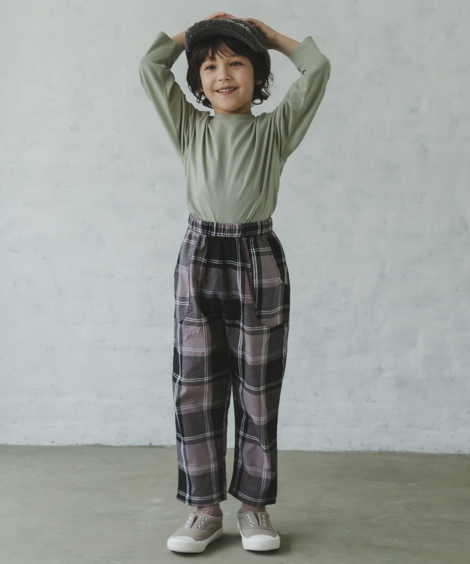 日本 PAIRMANON - 百搭鬆緊長褲-細直條紋-黑