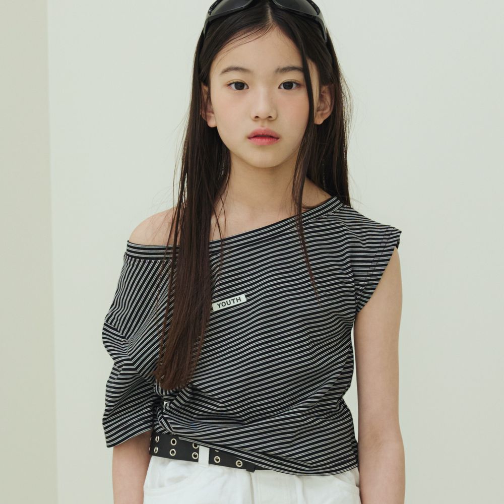 sm2 經典條紋造型斜肩短袖上衣-黑
