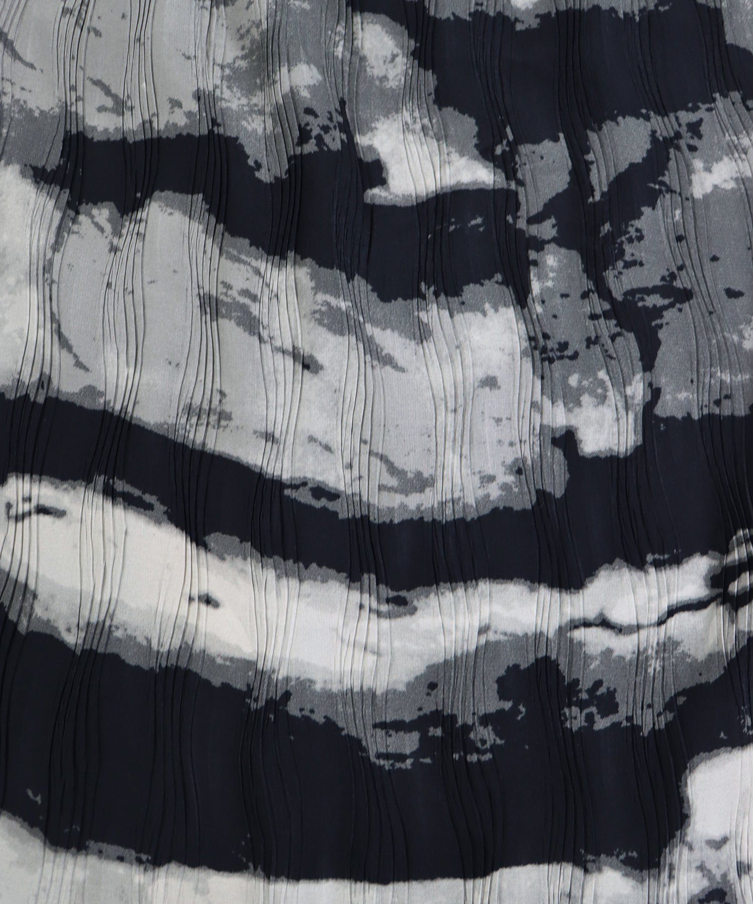 日本 BLUE EAST - 優美渲染修身長裙-黑