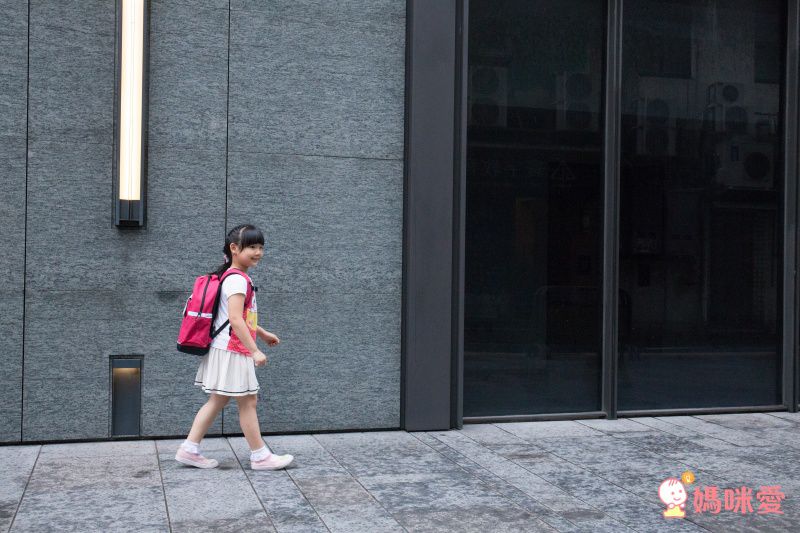 超輕量 ✪ niizo 小學生清新風護脊書包