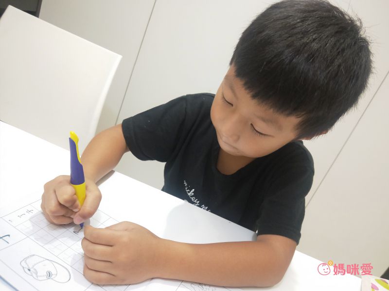 STABILO思筆樂 - EASYergo 3.15胖胖鉛自動鉛筆(淺藍/深藍色)-右手用-內含磨芯器*1個+筆芯*1盒