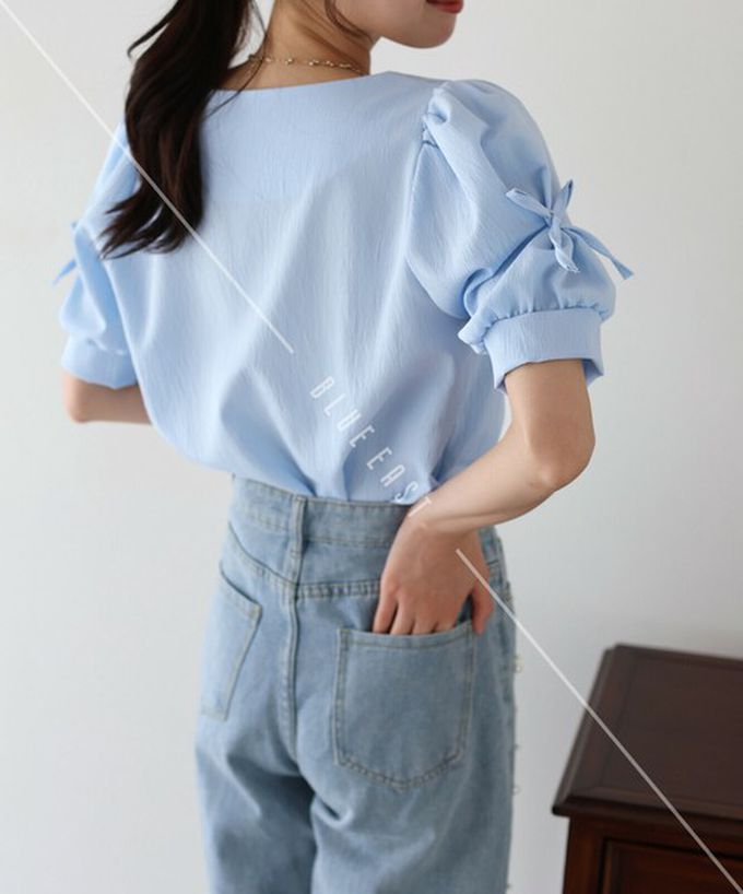 日本 BLUE EAST - 甜美可愛蝴蝶結點綴短袖上衣-水藍 (M)