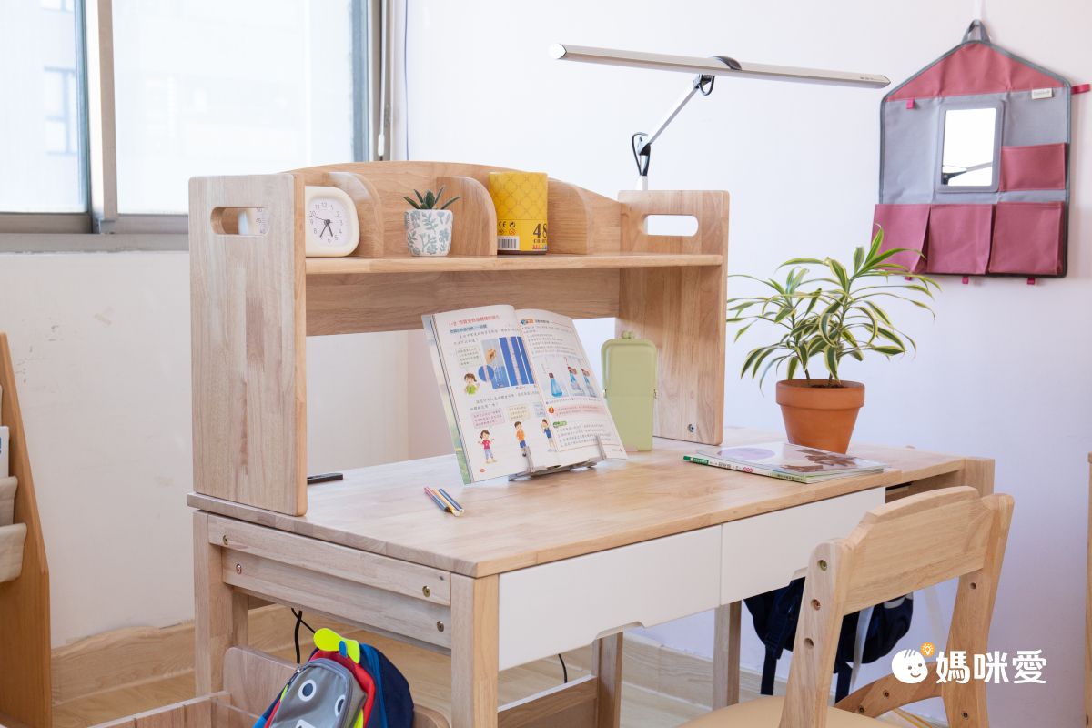 從小學用到成人【Man&Kids ∞無限成長實木桌椅】
