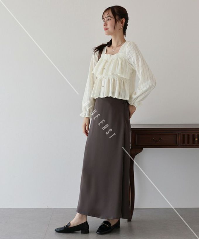 日本 BLUE EAST - 都會方領飄逸緹花層次長袖上衣-淺藍