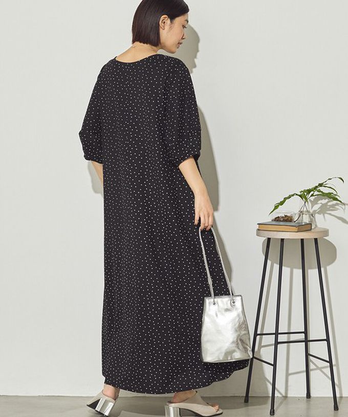 日本 Sans Souci 34+ - 接觸涼感 顯瘦A字鑰匙領五分袖洋裝-圓點-黑