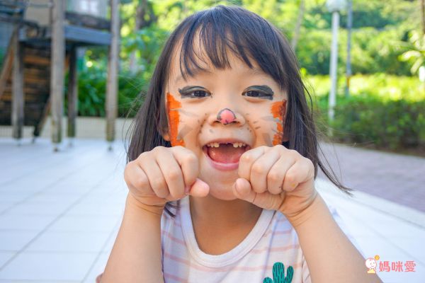 幫芭比製作獨一無二的裙子 ❤ 可重複製作～超好玩！