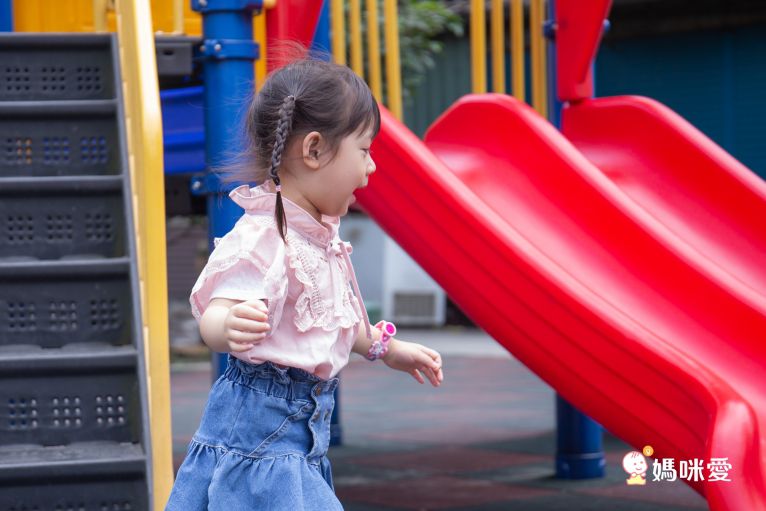 ↘44折！泰國Kindee 卡通防蚊手環/ 嬰幼兒防蚊液，成分有機！