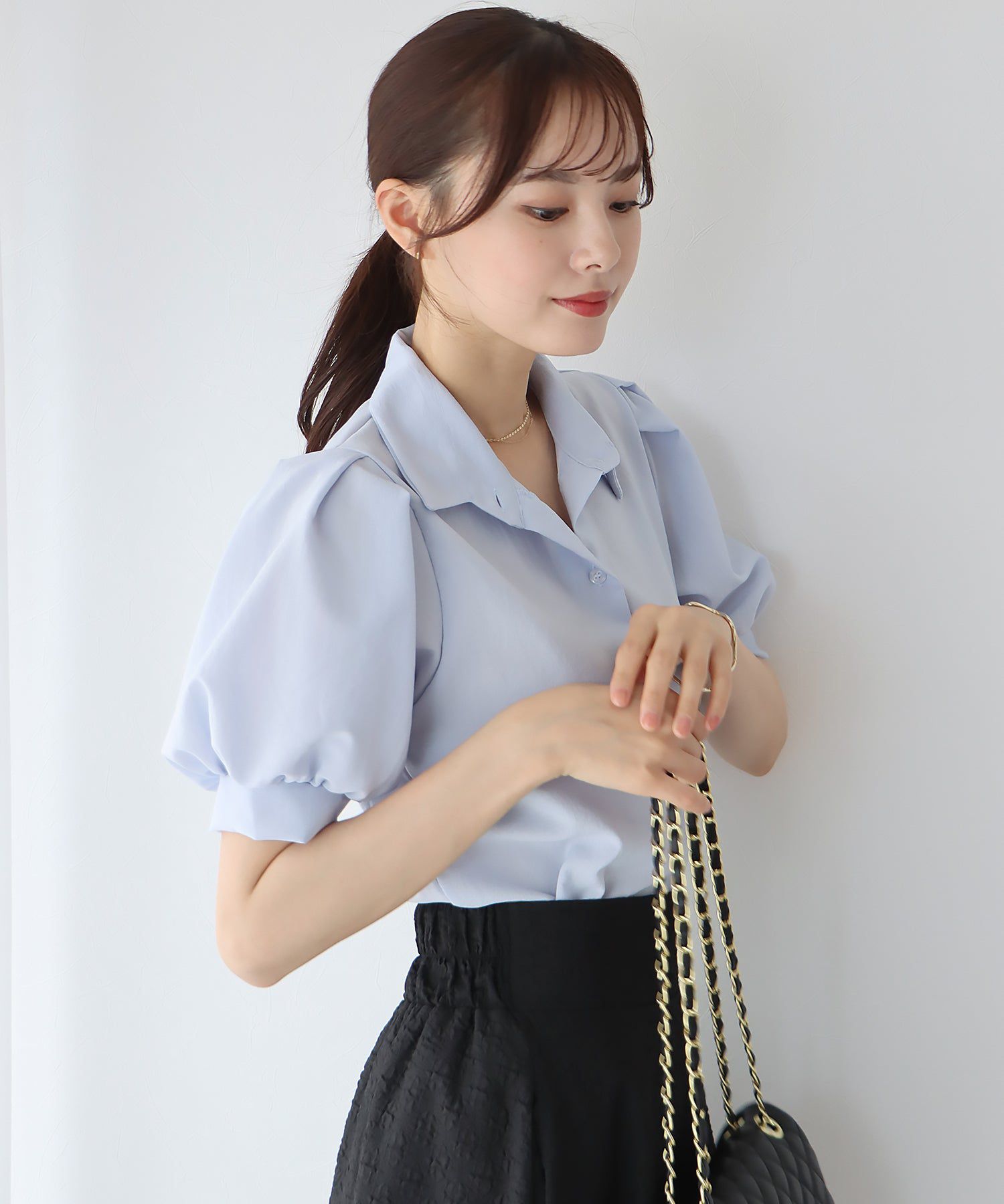 日本 BLUE EAST - 優雅百搭泡泡短袖襯衫-深藍