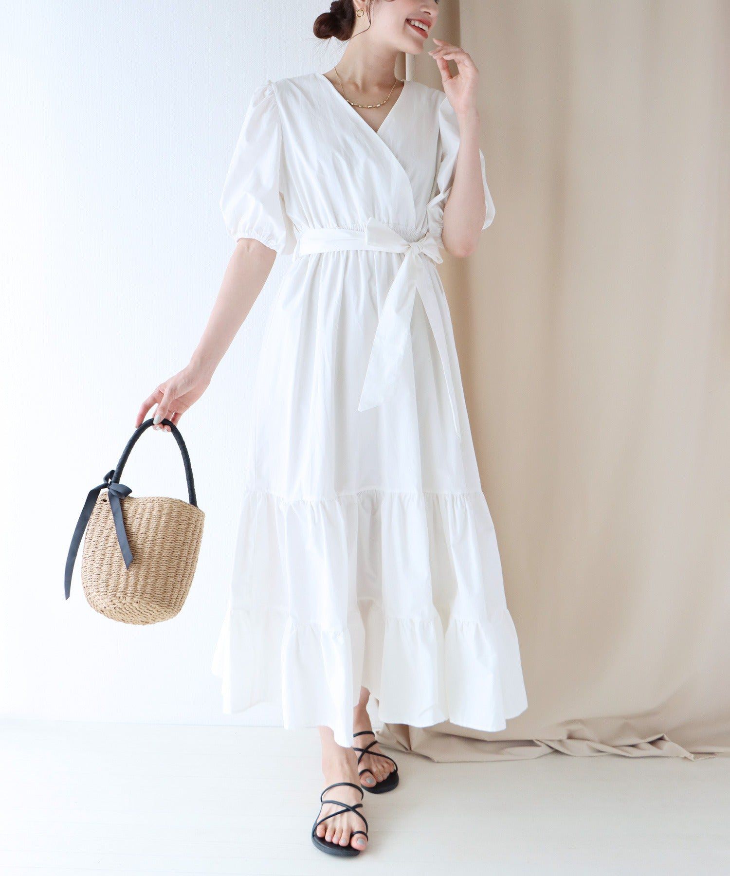 日本 BLUE EAST - 優雅小V領綁帶澎澎袖洋裝-奶茶棕