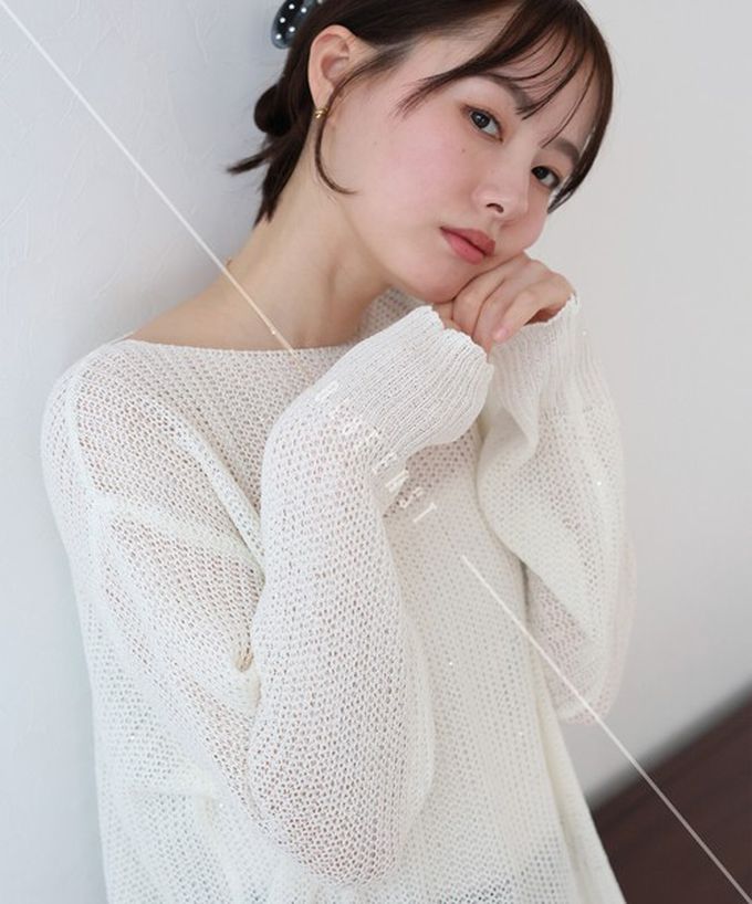 日本 BLUE EAST - 典雅船領閃爍亮片網眼針織上衣-白