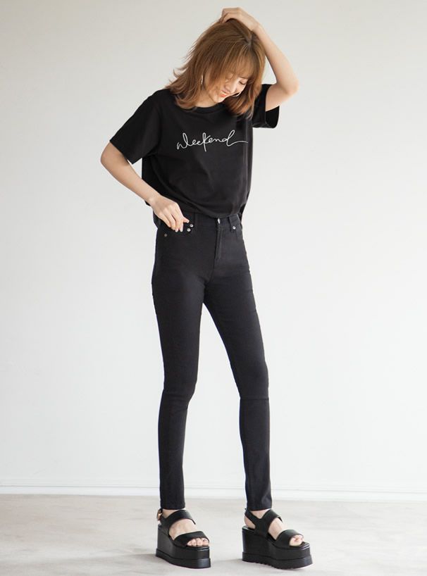 日本 GRL - 質感百搭草寫英文短T-莫蘭迪綠