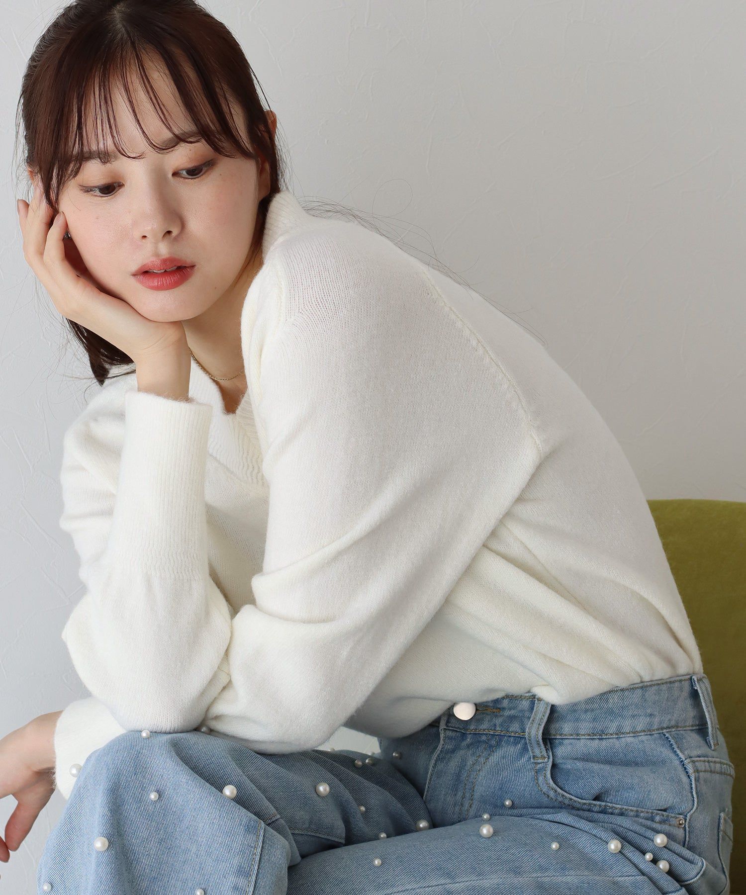 日本 BLUE EAST - 顯瘦V領柔軟針織上衣-黑