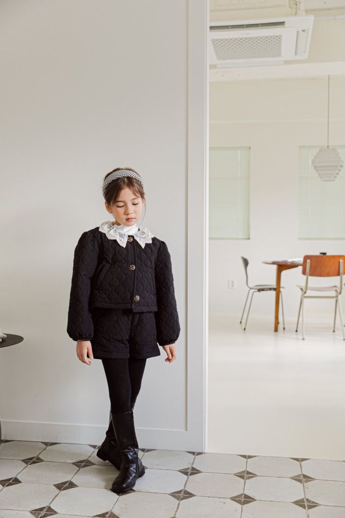 韓國 Berryberry - 高貴圓形壓紋短褲-奶油白