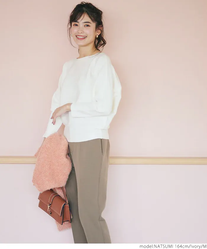 日本 COCA - 顯瘦船型領薄針織上衣-米