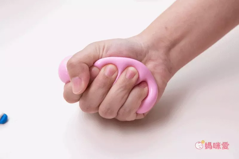 【Q-doh 有機矽膠黏土】不乾硬、無限重複玩！漸進式手指肌力訓練