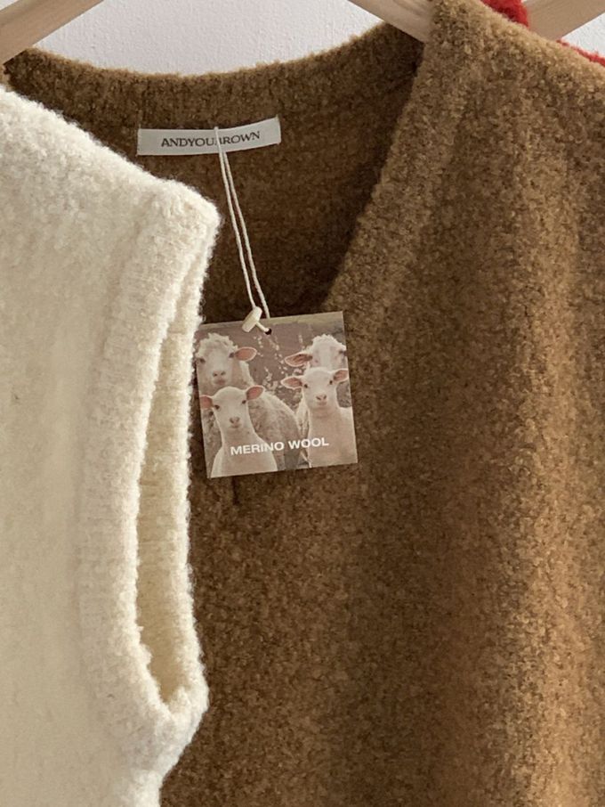 韓國女裝連線 - 極簡V領羊毛背心上衣-黑 (FREE)