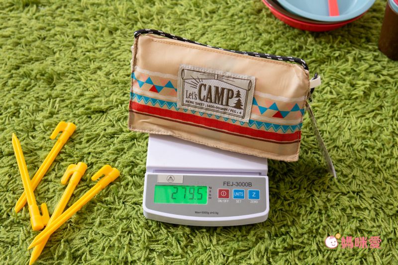 日本現代百貨 - 圖騰輕便野餐墊(附收納袋/地釘*4)(2-3人)-藍 (140x90cm)