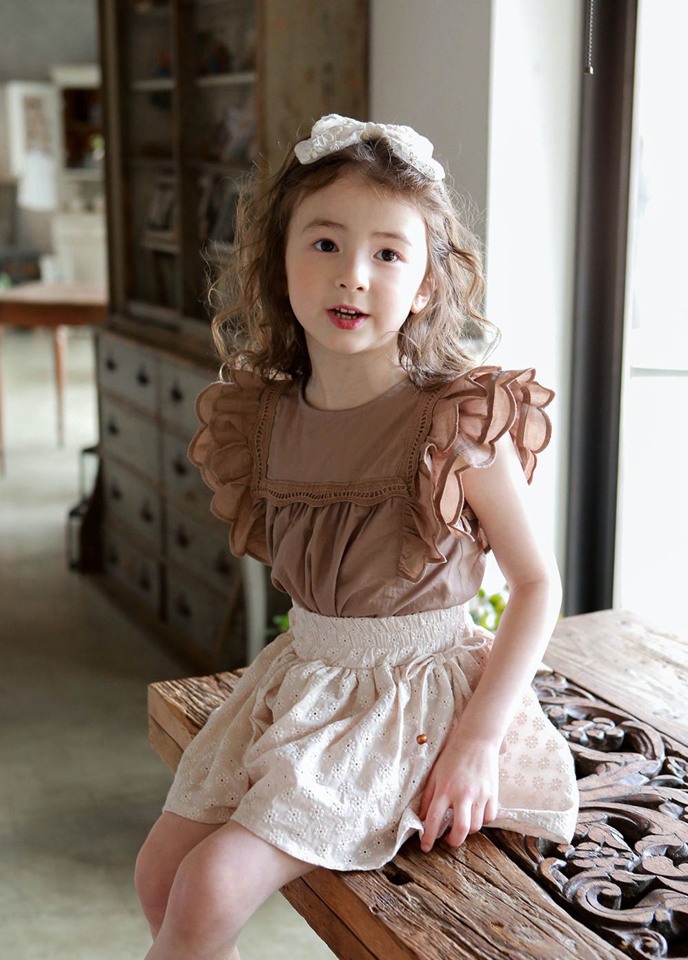 韓國 PuellaFLO - 蝴蝶狀荷葉袖上衣-摩卡