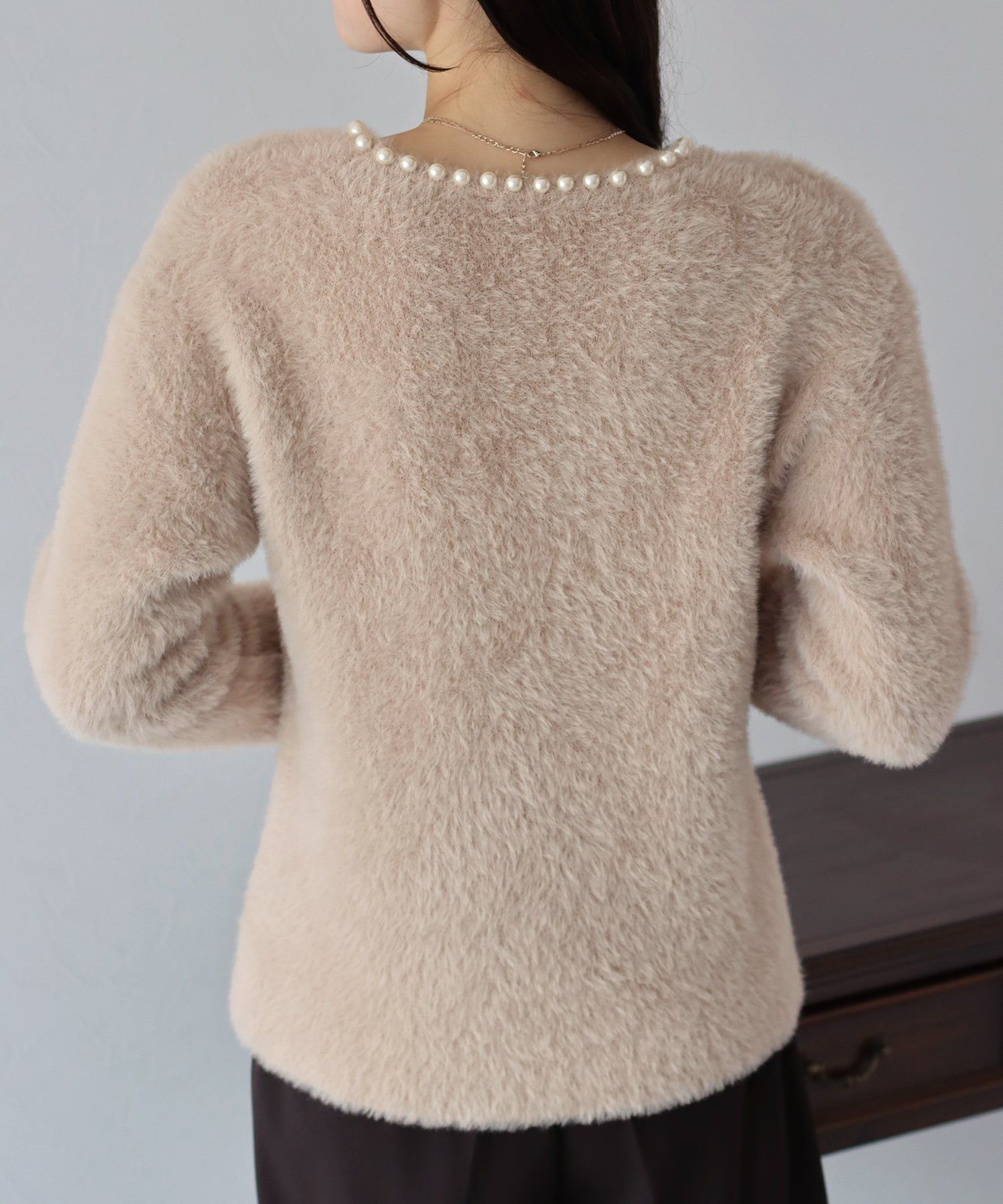 日本 BLUE EAST - 小貴氣珍珠領毛絨針織上衣-卡其