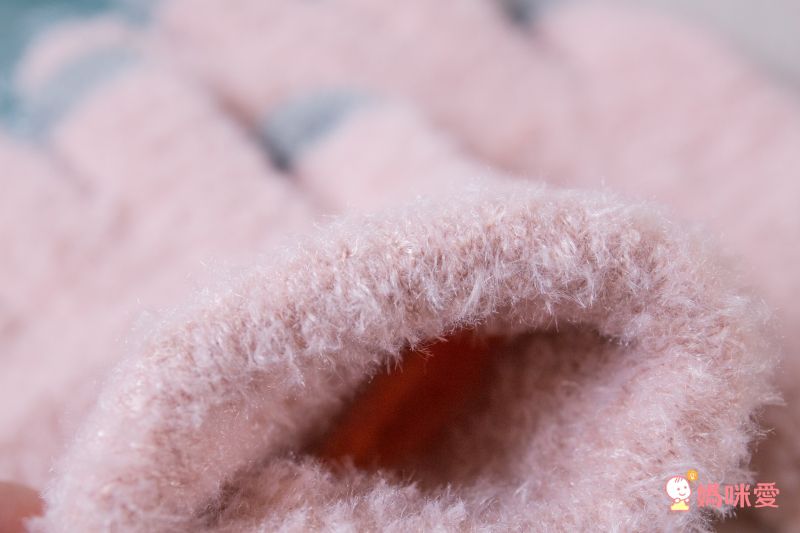 日本 TOMO - 大人可觸控短絨保暖手套-小刺蝟-紅棕