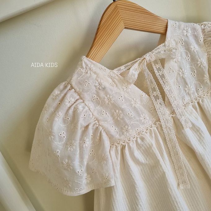 韓國 AIDA - 質感蕾絲花繡短袖連身洋裝-象牙白