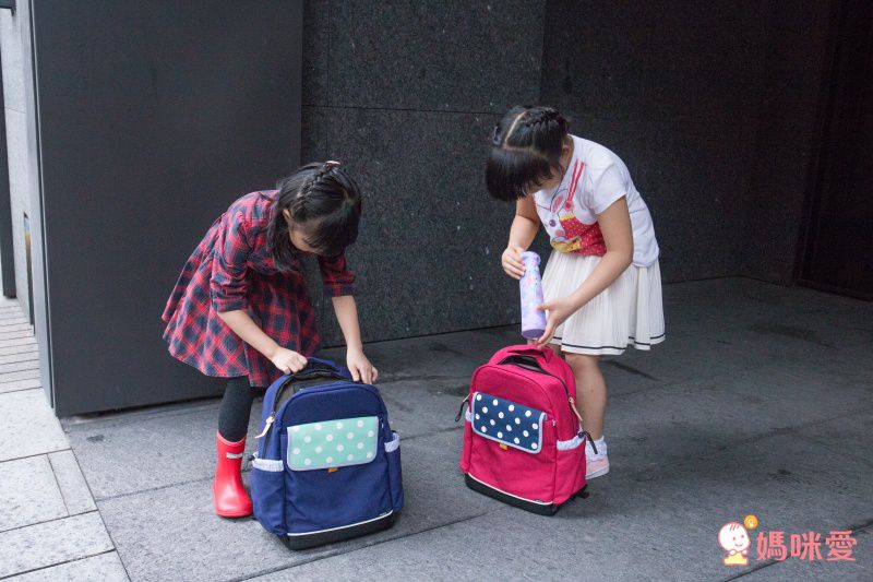 超輕量 ✪ niizo 小學生清新風護脊書包