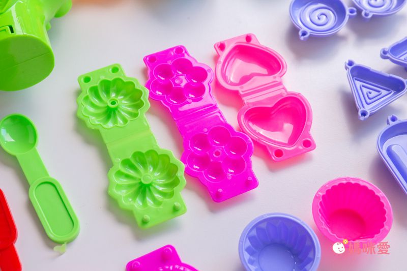 双美生活文創 - 3Q小麥黏土-歡樂甜點派對-內附6色小麥黏土+1本DIY教學手冊+1台冰棒製造機+10件甜點模具組+9件配件工具