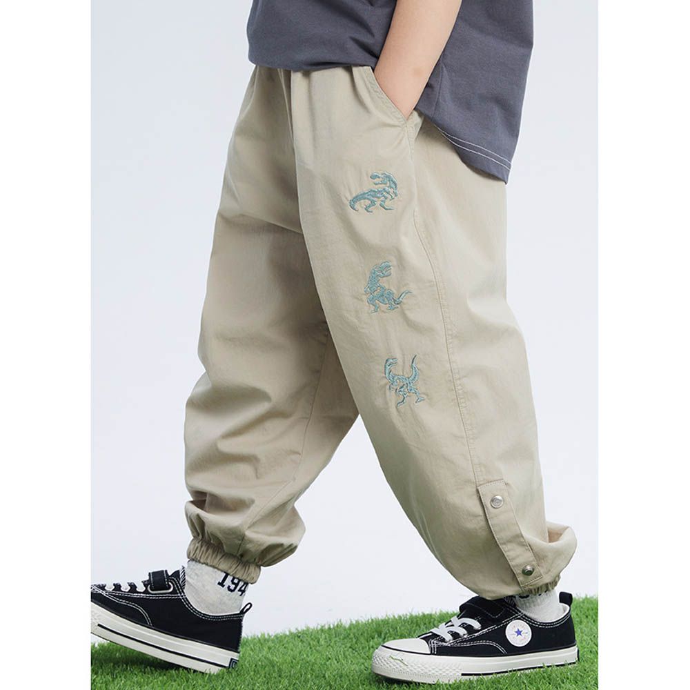 輕薄透氣休閒防蚊褲-恐龍刺繡-米色