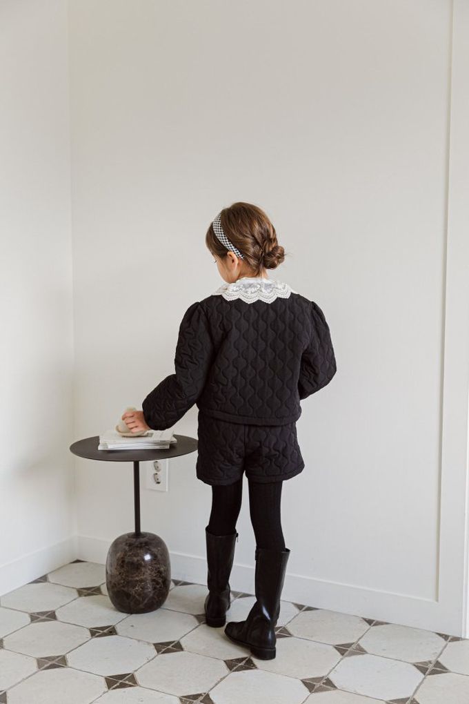 韓國 Berryberry - 高貴圓形壓紋短褲-奶油白