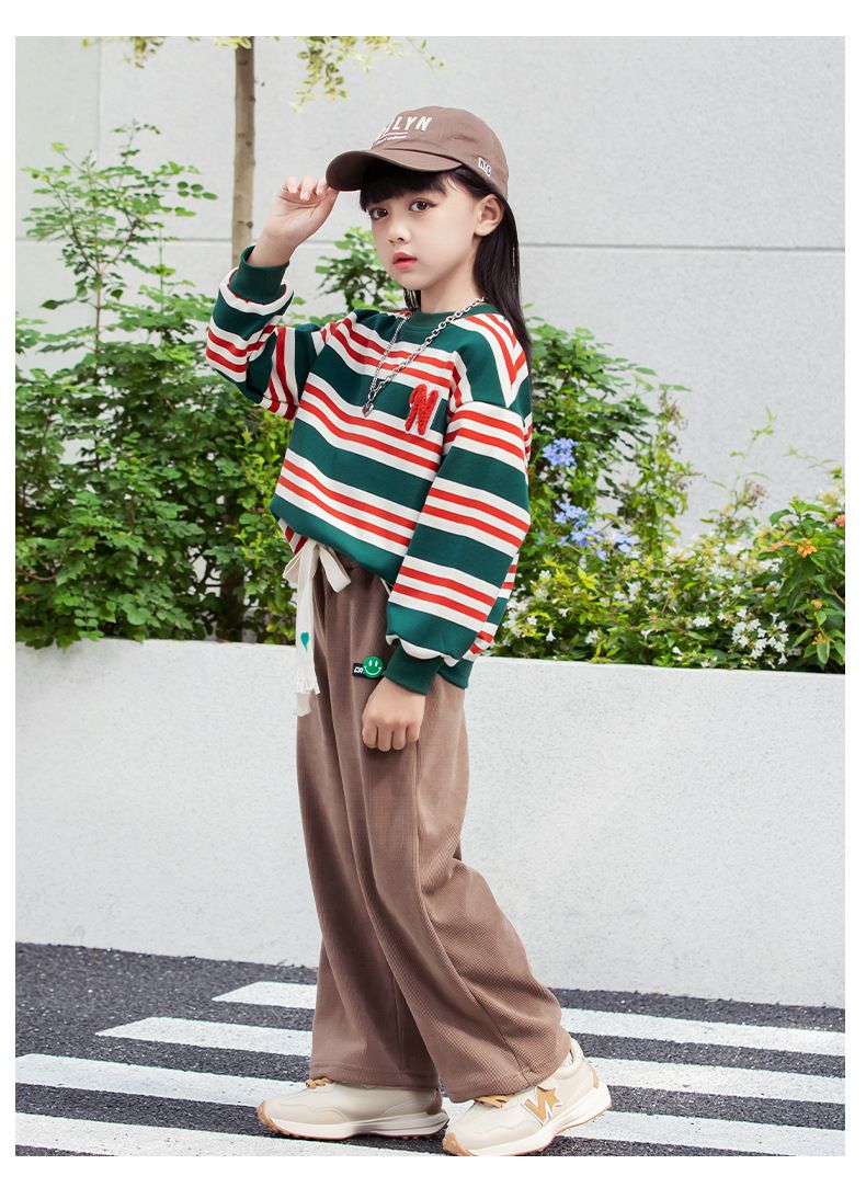 拼色條紋圓領長袖上衣-英文字母N-紅+米白+綠