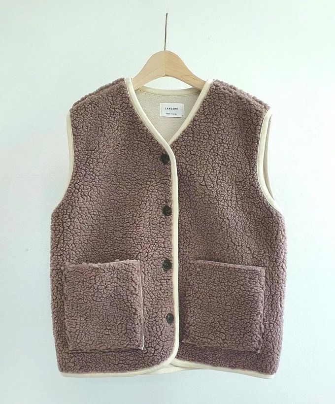 韓國 LANDING - 韓國製羊羔絨口袋背心-象牙白 (FREE)