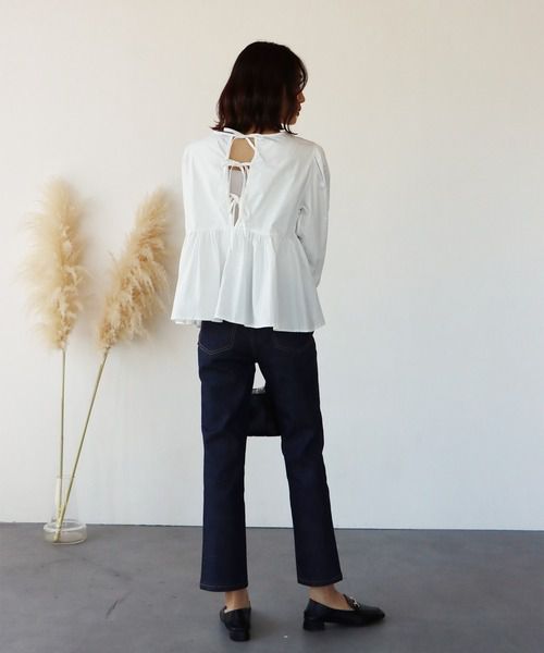 日本 BLUE EAST - 美背綁帶抓皺澎澎長袖上衣-白