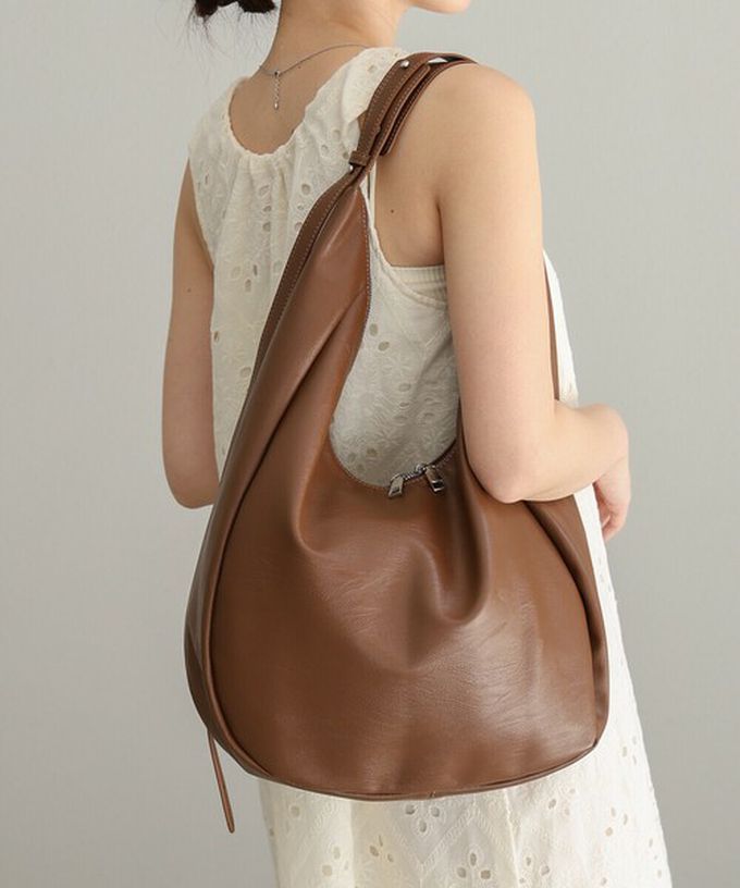 日本 Bab - 俐落雙拉鍊彎月形質感肩背包-黑