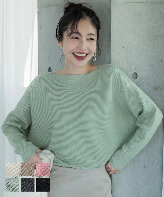 日本 COCA - 顯瘦船型領薄針織上衣-米