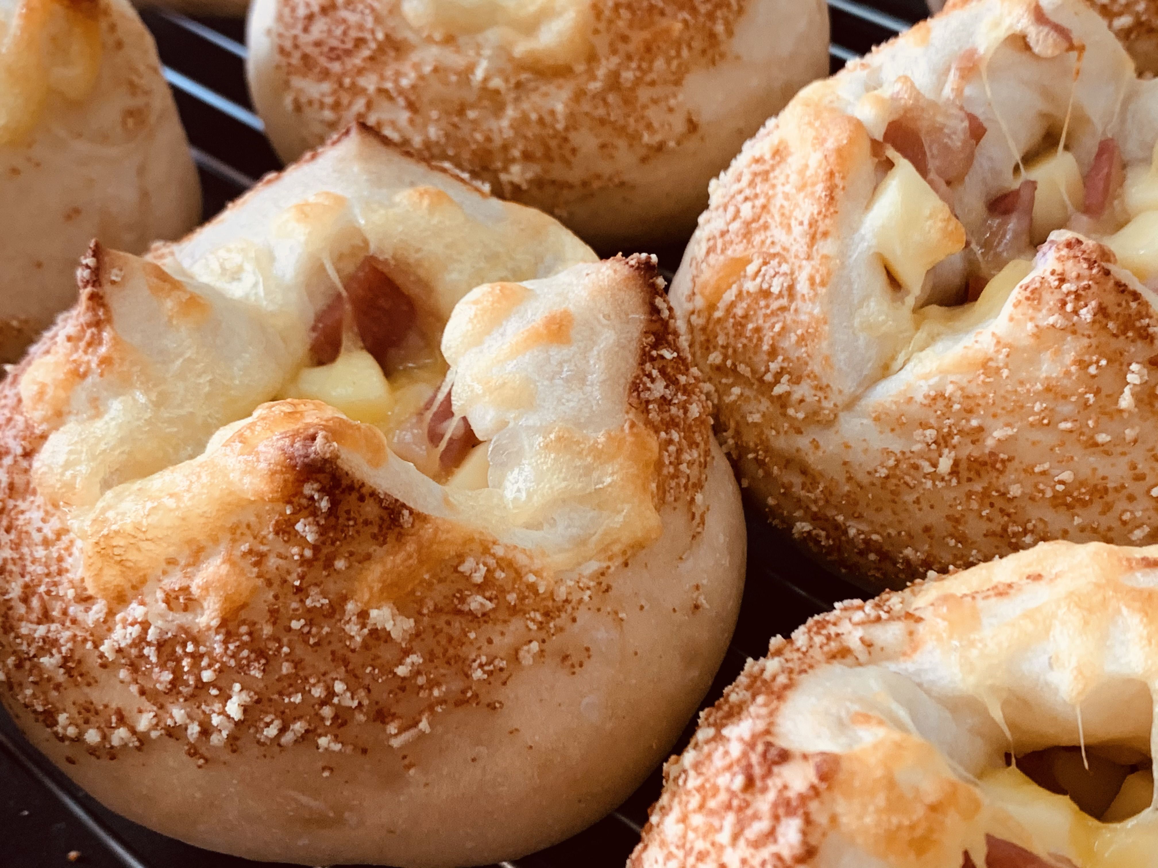 Candy Wedding - 主廚麵包-幸福早餐10入組 (鹽可頌-三入*2/雙倍起司優格乳酪貝果-二入*1/火腿起司小圓法-二入*1)