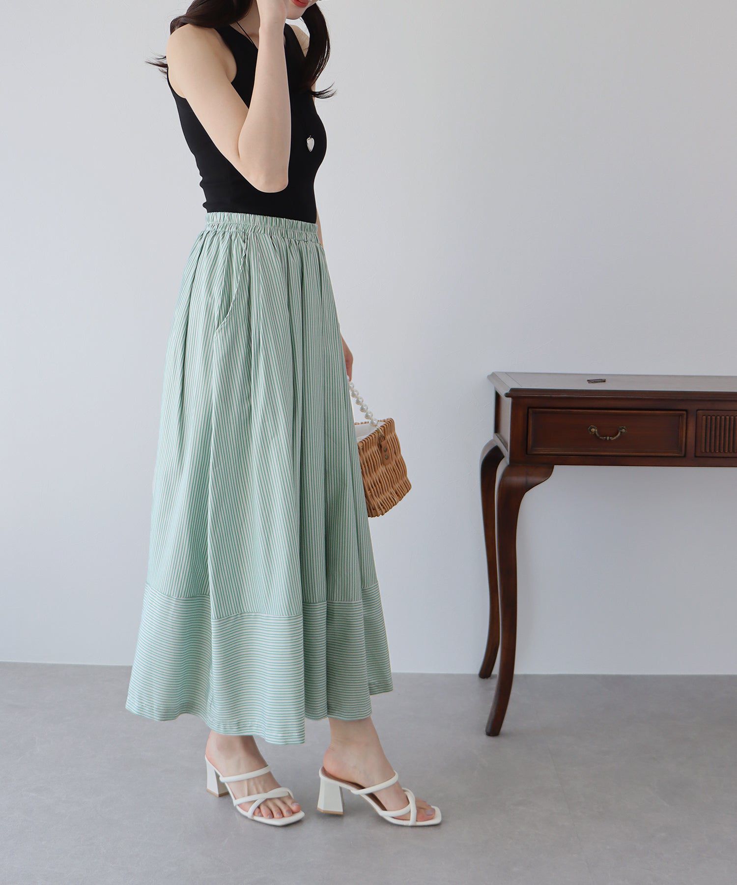 日本 BLUE EAST - 歐風質感條紋拼接修身長裙-綠x白