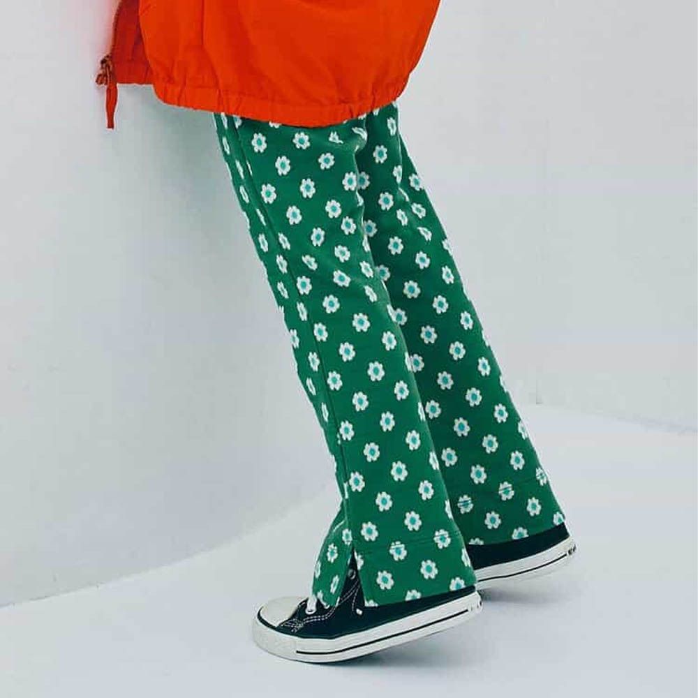 舒適側開岔設計印花喇叭長褲-小花-綠