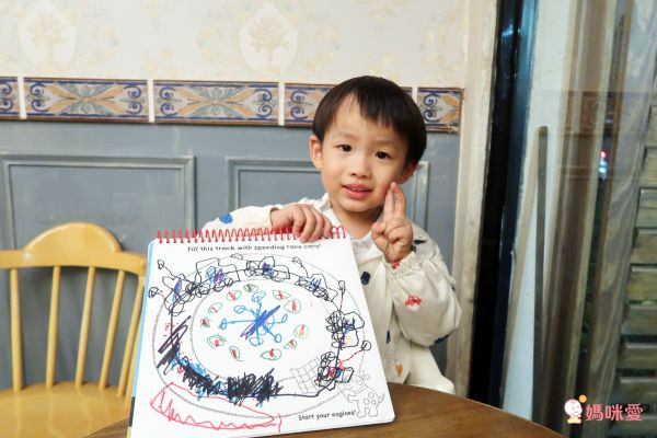 美國 ALEX - 【獨家男孩畫好畫滿繪畫組】-我的旅行塗鴉本我的朋友+我的旅行塗鴉本交通+學前練寫本abc&123+神奇變色筆+水果香味彩色筆(8色)