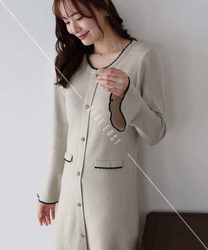 日本 BLUE EAST - 柔美金扣修身針織小喇叭長袖洋裝-黑