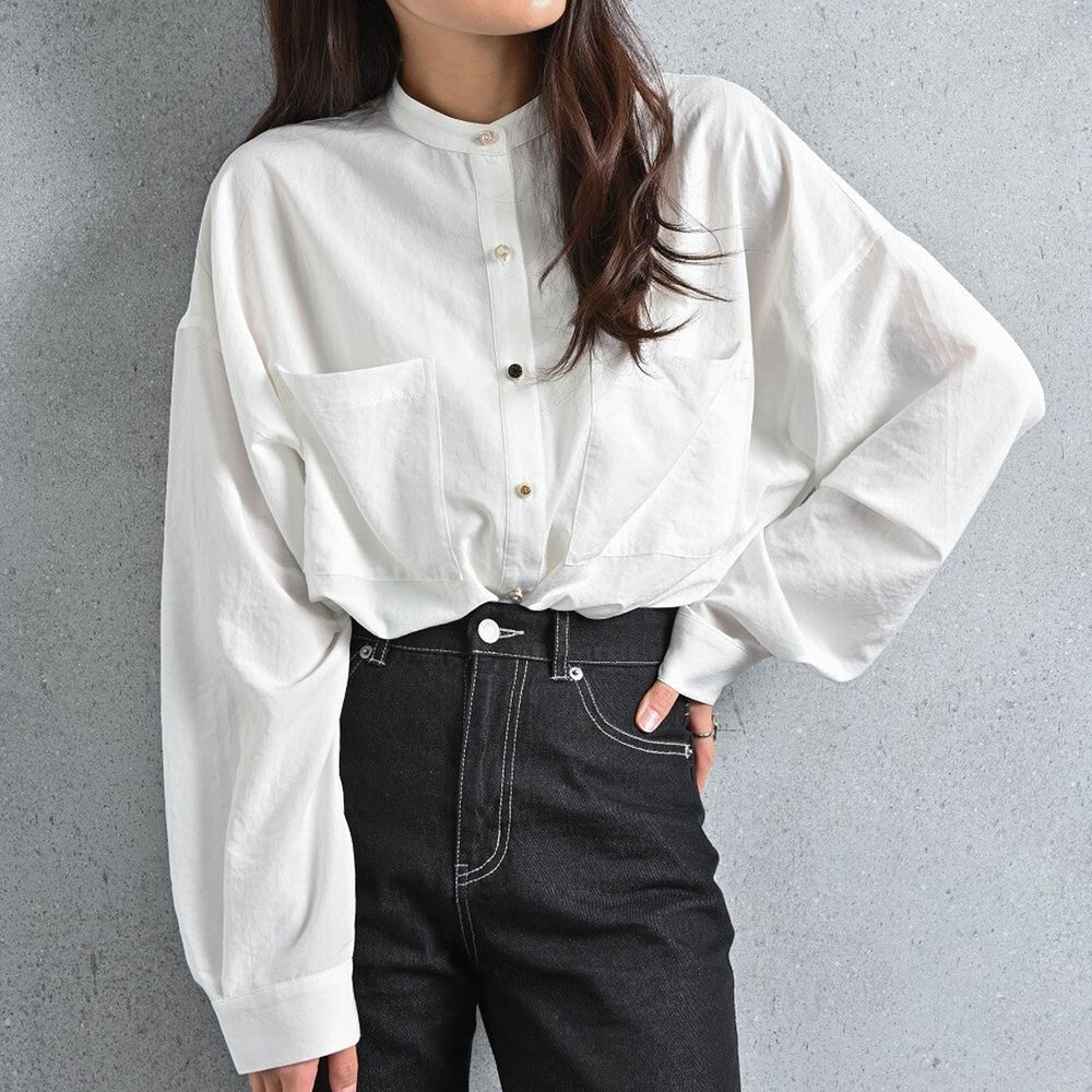 日本 ELENCARE DUE - 不規則釦設計圓領寬鬆襯衫-白