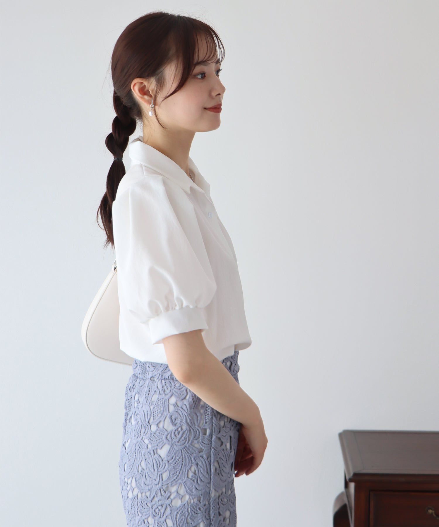 日本 BLUE EAST - 優雅百搭泡泡短袖襯衫-深藍