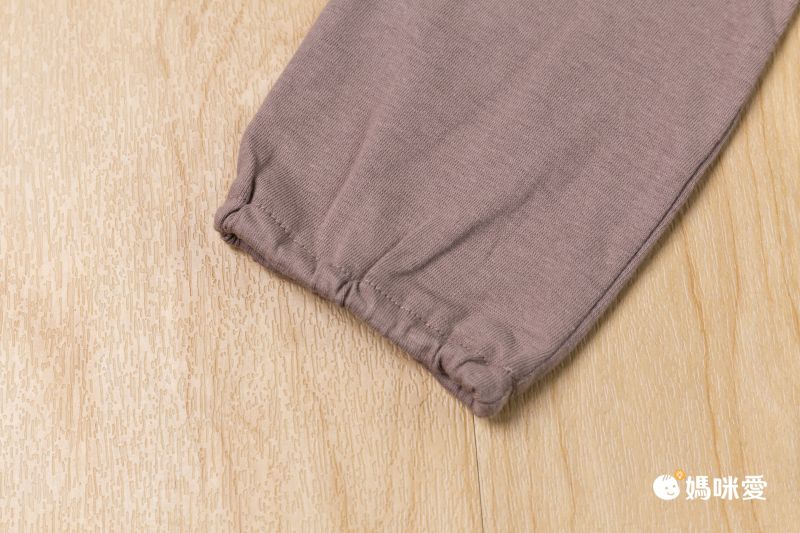 日本 evercloset - 荷葉袖蝴蝶結蕾絲刺繡洋裝-卡其